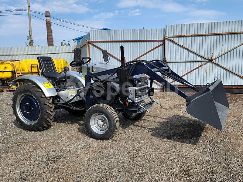 Трактор Скаут Т-220В с погрузчиком