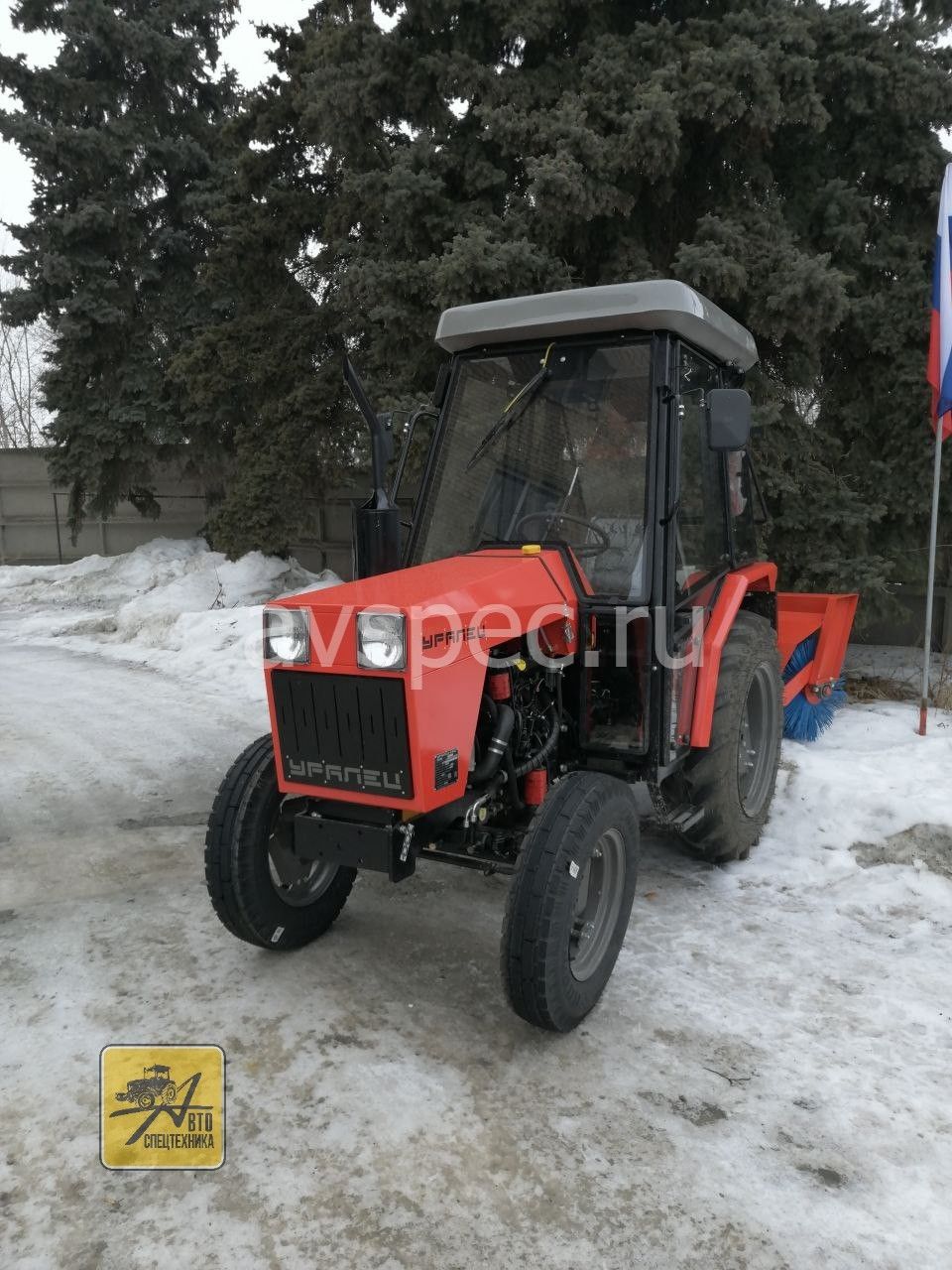 Минитрактор Уралец 250 с кабиной